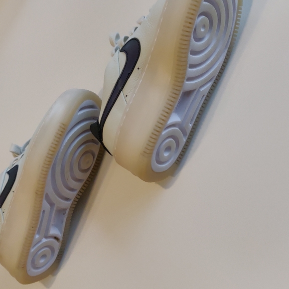 Nike Women's Sneakers White and Black - Picture 4 of 7